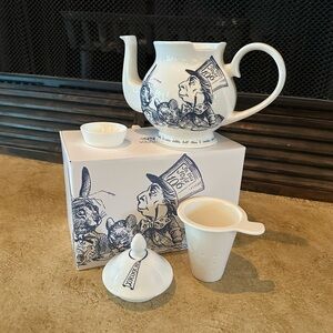 Whittard new in box mad hatter tea set